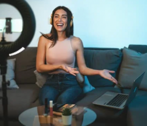 Influenceurs : passer du loisir à une activité professionnelle est-ce possible ? Influenceurs : passer du loisir à une activité professionnelle est-ce possible ?