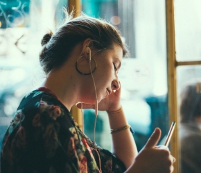 Accès aux soins_dispositifs jeunes_tout public_https://unsplash.com/@thefakebhogra?utm_source=unsplash&utm_medium=referral&utm_content=creditCopyText Accès aux soins_dispositifs jeunes_tout public_https://unsplash.com/@thefakebhogra?utm_source=unsplash&utm_medium=referral&utm_content=creditCopyText