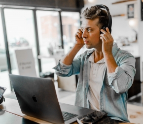 salons des métiers des formations de l'orientation 2021_en ligne_austin-distel-97HfVpyNR1M-unsplash salons des métiers des formations de l'orientation 2021_en ligne_austin-distel-97HfVpyNR1M-unsplash