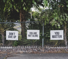 Covid-19_maintien aide à la personne_associations sociales et humanitaires_Photo by Dan Meyers on Unsplash Covid-19_maintien aide à la personne_associations sociales et humanitaires_Photo by Dan Meyers on Unsplash