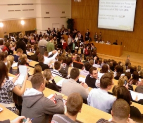 Surveillance des examens à la Faculté de Médecine Surveillance des examens à la Faculté de Médecine