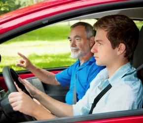 Changement auto-école sans frais - ©iStock/AlexRaths Changement auto-école sans frais - ©iStock/AlexRaths